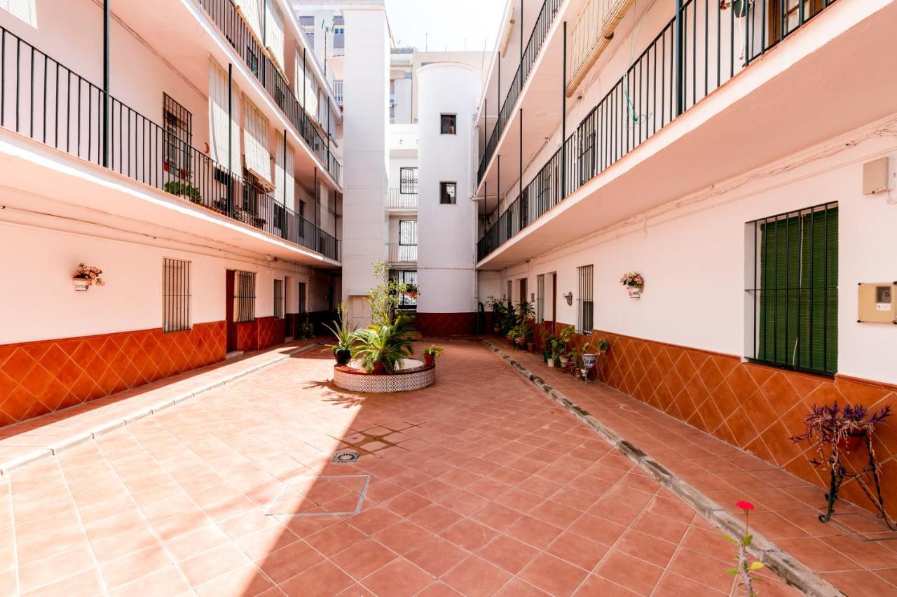 Holi-Rent Salado Apartment Seville Exterior photo